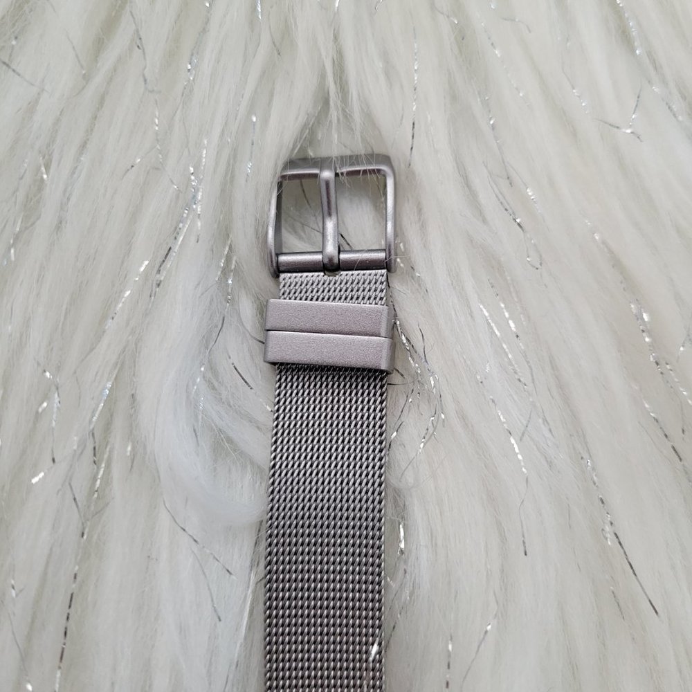 Two-Tone Mesh Metal Watch - Picture 6 of 7